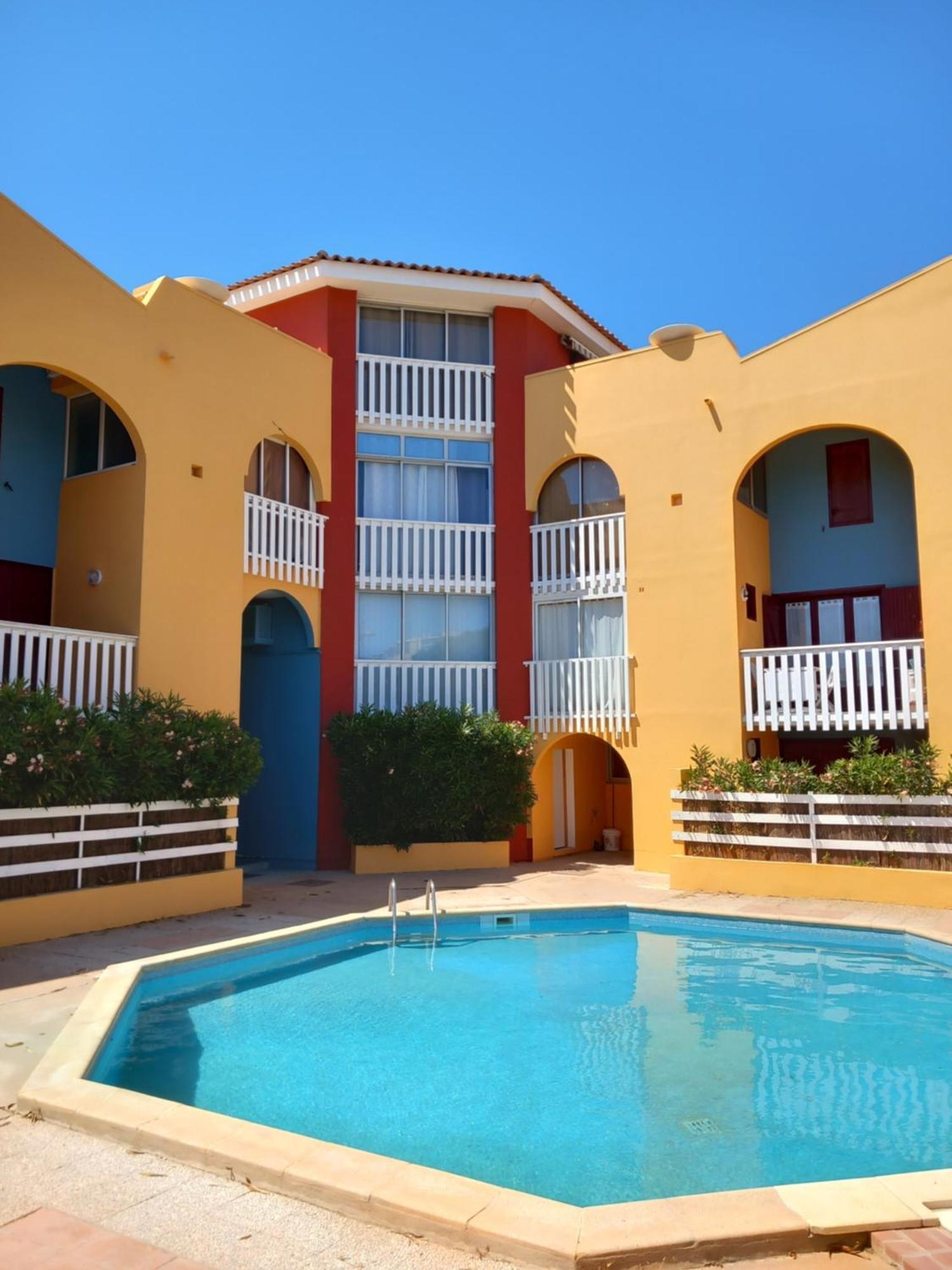 Appartement En Residence Avec Piscine Proche Mer 르발카레스 외부 사진